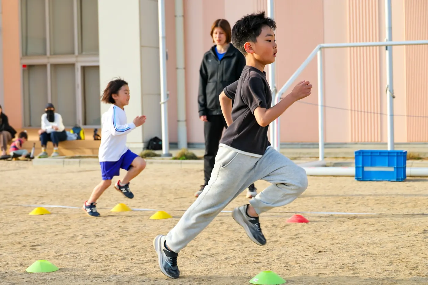 スタートダッシュを切る男の子
